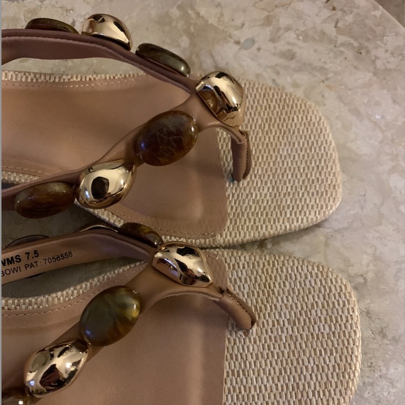 NWOT Size 7.5 Dolce Vita Gold and Gem Studded Sandals - Picture 5 of 9